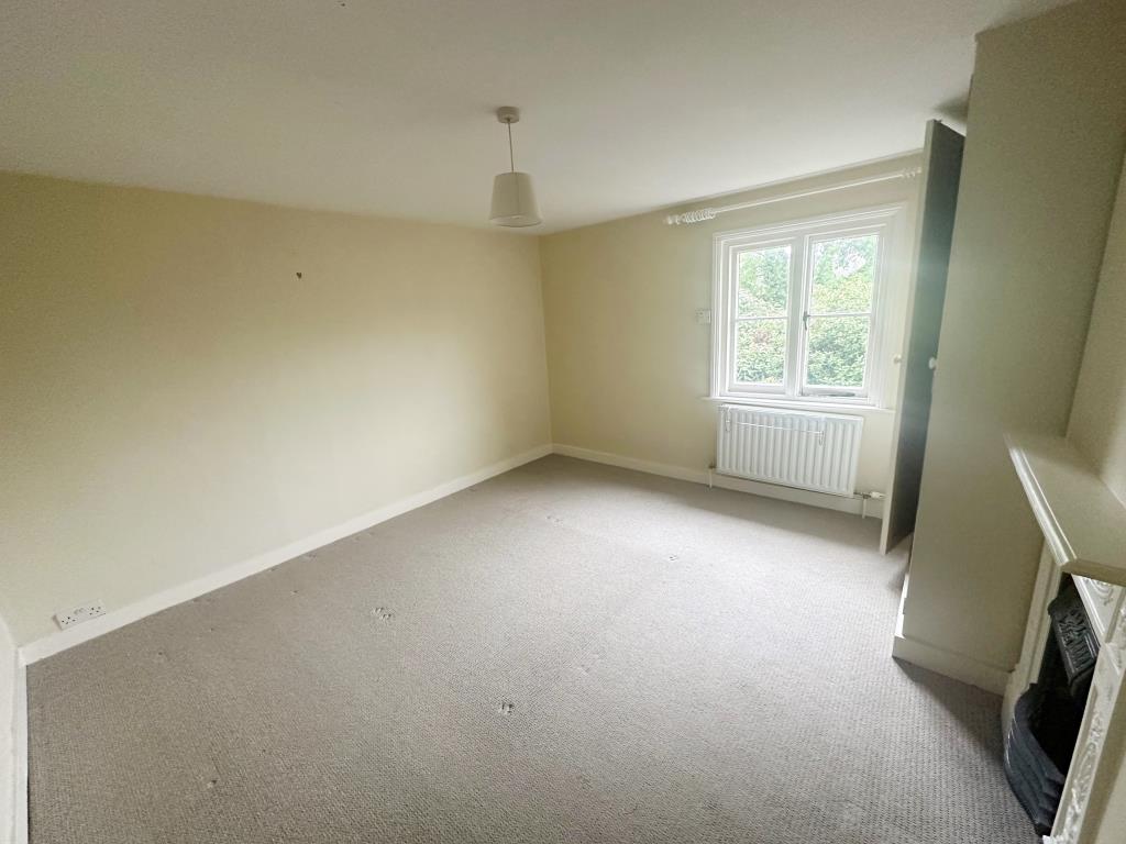 Lot: 70 - DETACHED HOUSE FOR REFURBISHMENT - Bedroom two